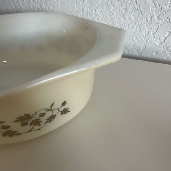 Vintage Original Pyrex golden acorn 1.5Q #043 no lid - Picture 2 of 11